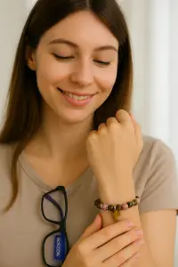 BRACELET RHODONITE &  OEIL DE TIGRE AVEC CROIX SCULPTEE